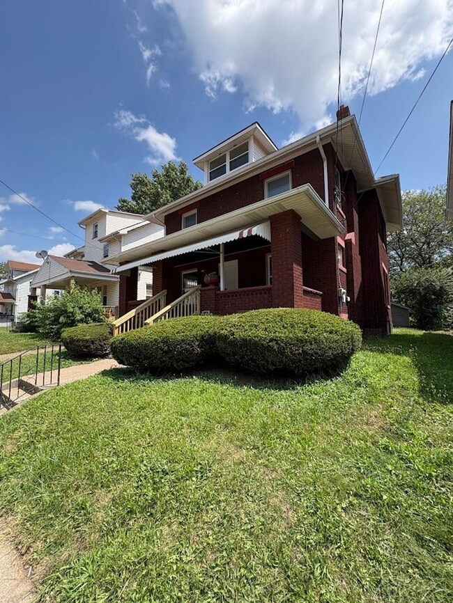 338 Bedford Ave NW in Canton, OH - Building Photo - Building Photo