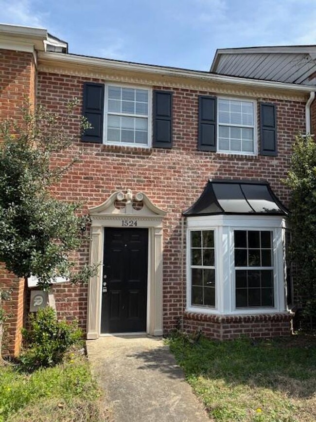 1524 Paces Ferry N Dr in Smyrna, GA - Foto de edificio - Building Photo