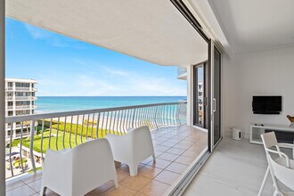 2100 S Ocean Blvd in Palm Beach, FL - Building Photo - Building Photo