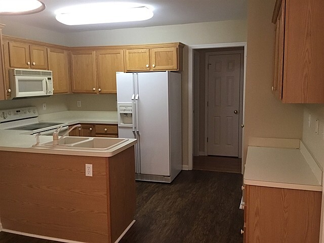 4 Forsythia Ct in Greensboro, NC - Building Photo - Building Photo