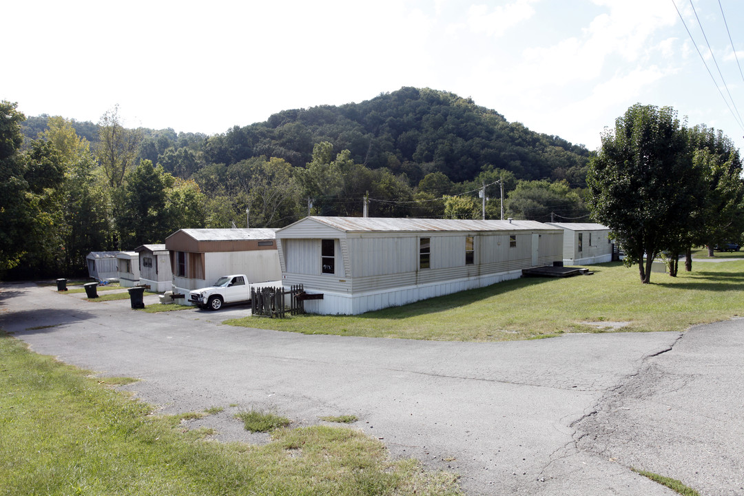 1351 Louisville Hwy in Goodlettsville, TN - Building Photo