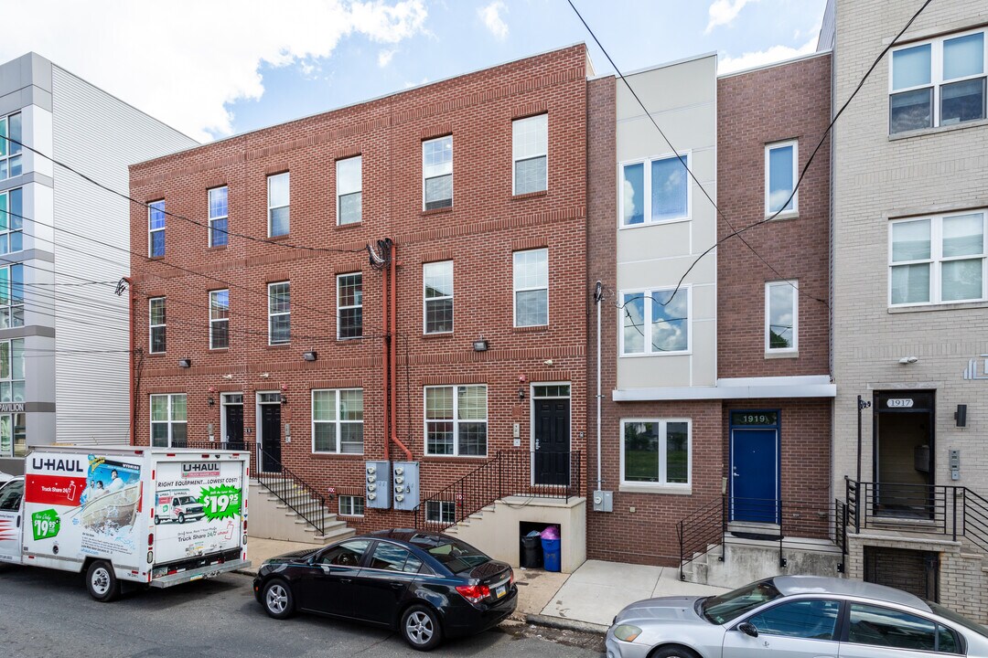 1921 N 7th St in Philadelphia, PA - Building Photo