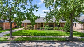 2710 Pineleaf Dr in Sugar Land, TX - Building Photo