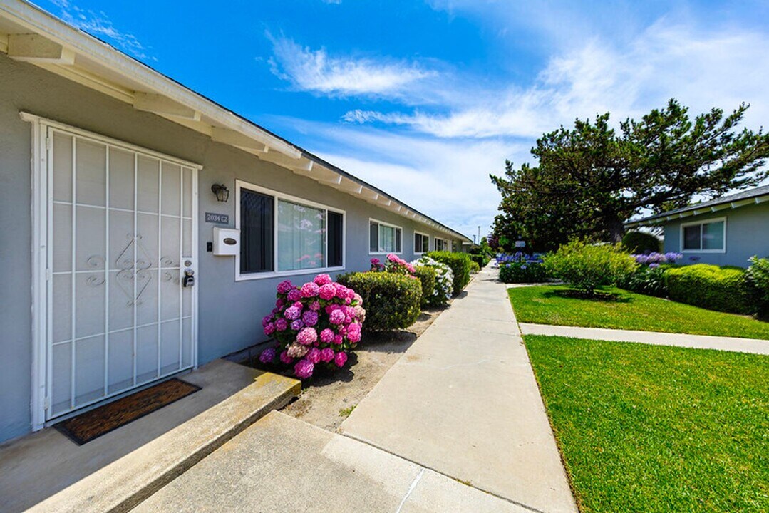 2034 E Santa Clara Ave in Santa Ana, CA - Building Photo