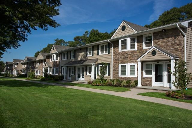 508 Tudor Ln-Unit -508 in Middle Island, NY - Building Photo