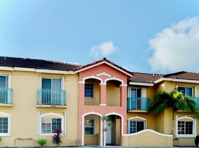 7145 NW 173rd Dr in Miami Gardens, FL - Foto de edificio - Building Photo