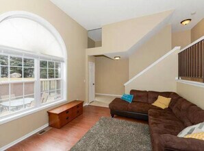 6475 Regency Ln in Eden Prairie, MN - Building Photo - Building Photo