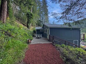 17423 Neeley Rd in Guerneville, CA - Building Photo - Building Photo