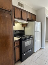 101 Milann St, Unit B in Victoria, TX - Building Photo - Building Photo