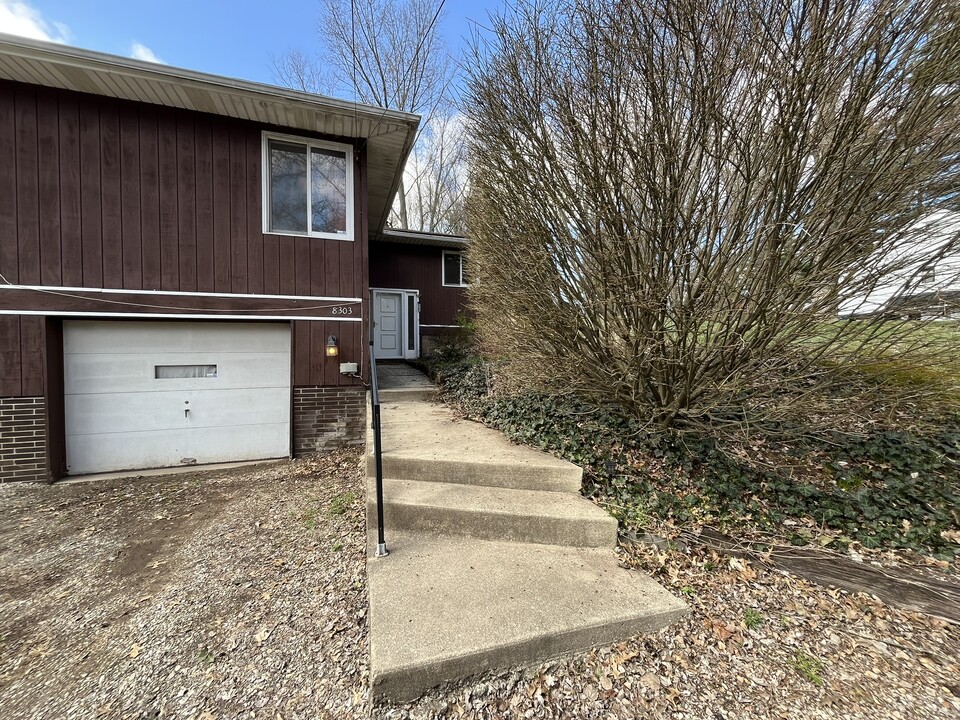 8301 Market Ave N, Unit 8303 in Canton, OH - Foto de edificio