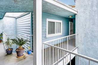 955 E 3rd St, Unit 955 East 3rd Street Unit in Long Beach, CA - Foto de edificio - Building Photo