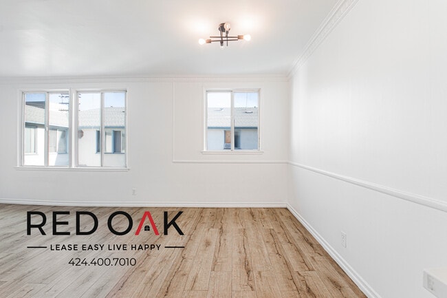 property at 820 S Gramercy Pl