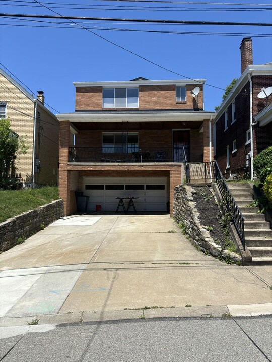 114 Van Wyck Ave in Pittsburgh, PA - Building Photo