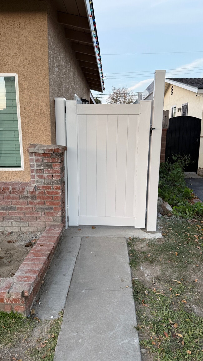 10279 Priscilla St, Unit A in Downey, CA - Building Photo - Building Photo