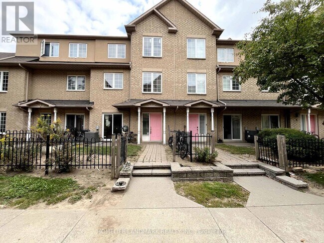 8 Cox Blvd in Markham, ON - Building Photo - Building Photo