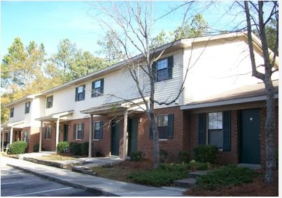 Tall Pines Apartments in Hamlet, NC - Foto de edificio - Building Photo