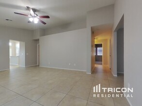 8334 W Baxter Dr in Phoenix, AZ - Building Photo - Building Photo