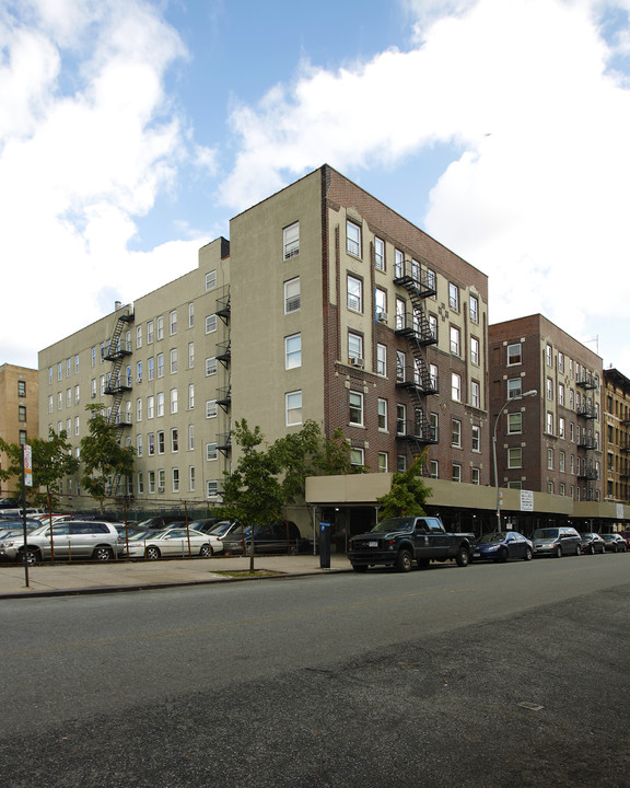 Inwood House in New York, NY - Building Photo