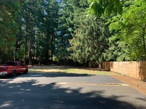321 NE 162nd Ave, Unit Attic in Portland, OR - Foto de edificio - Building Photo