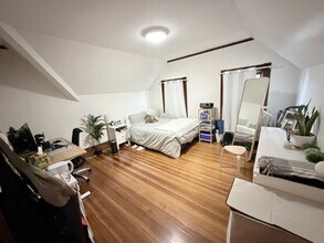 16 Linden Ave, Unit 7 in Somerville, MA - Foto de edificio - Building Photo