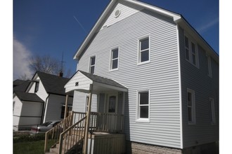 4 Unit Multi Family in Pontiac, MI - Building Photo - Building Photo