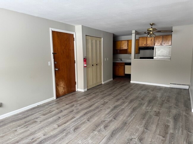 320 Elm St in Southbridge, MA - Building Photo - Building Photo