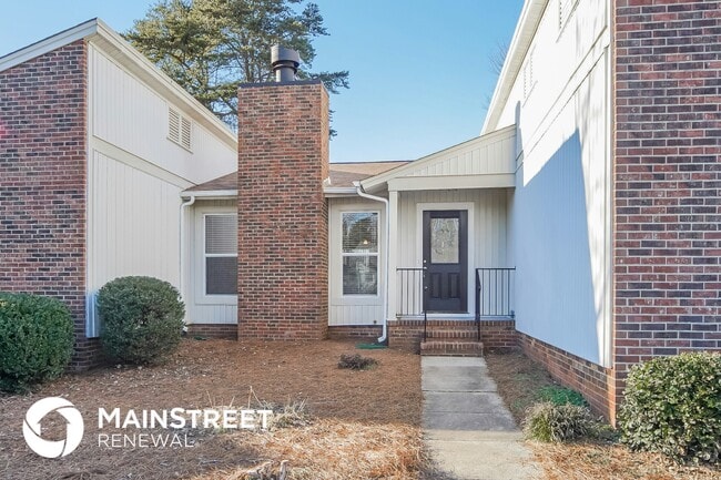 2705 New Garden Rd E in Greensboro, NC - Building Photo - Building Photo