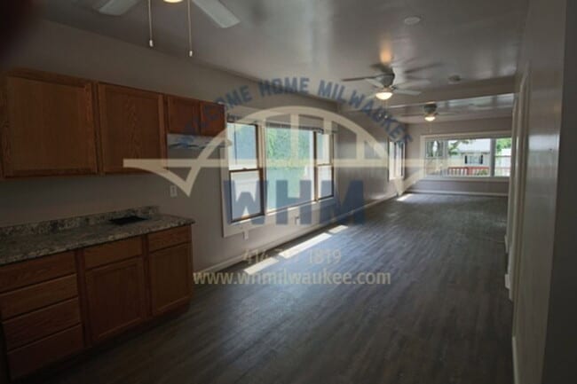 2470 N 54th St in Milwaukee, WI - Building Photo - Building Photo