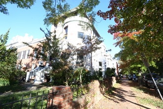 922 E Capitol St NE in Washington, DC - Building Photo - Building Photo