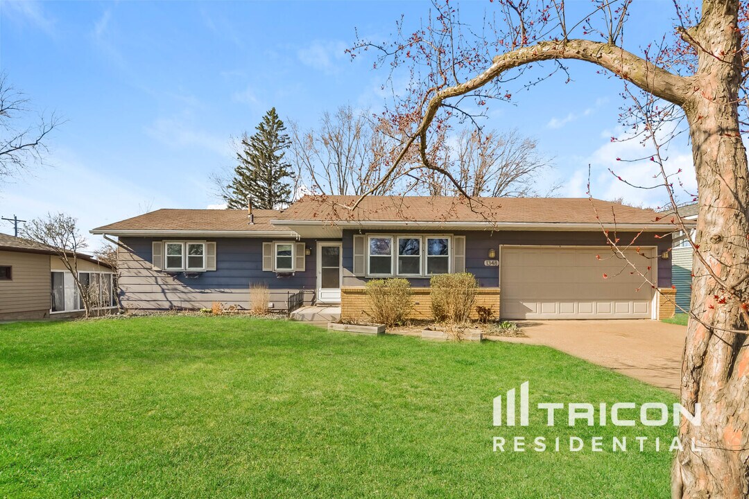 1348 17th St W in Hastings, MN - Building Photo