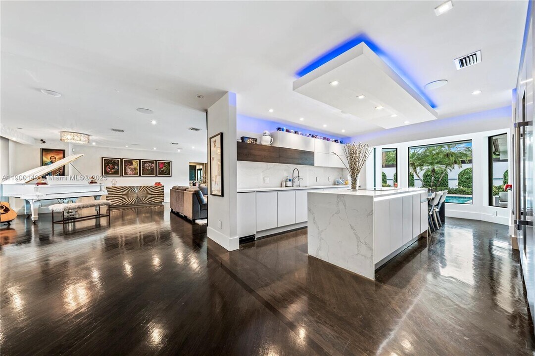 5820 Palm Tree Rd in Plantation, FL - Building Photo