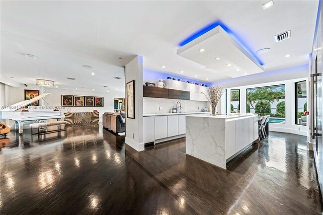 property at 5820 Palm Tree Rd