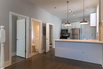 2117 W 18th St in Chicago, IL - Foto de edificio - Building Photo