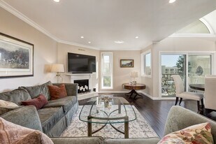 11789 Montana Ave in Los Angeles, CA - Building Photo