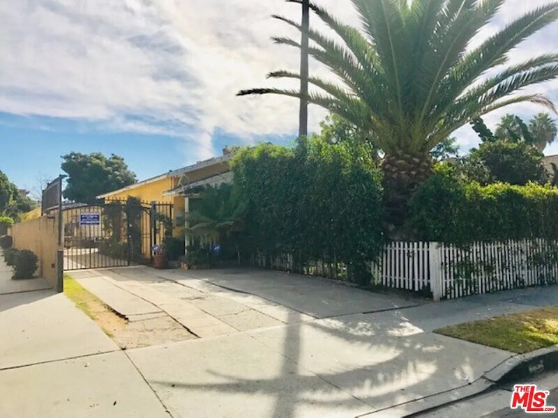112 S Eucalyptus Ave in Inglewood, CA - Building Photo