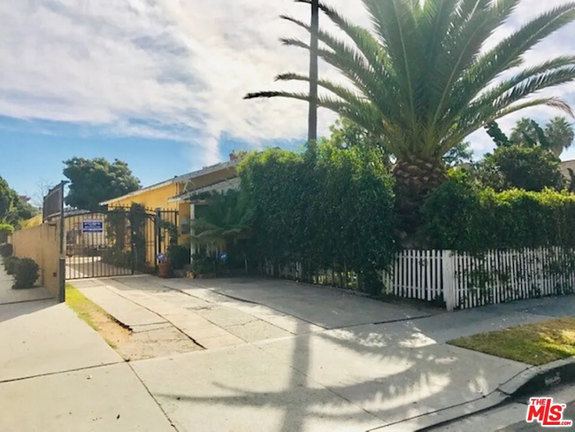 property at 112 S Eucalyptus Ave