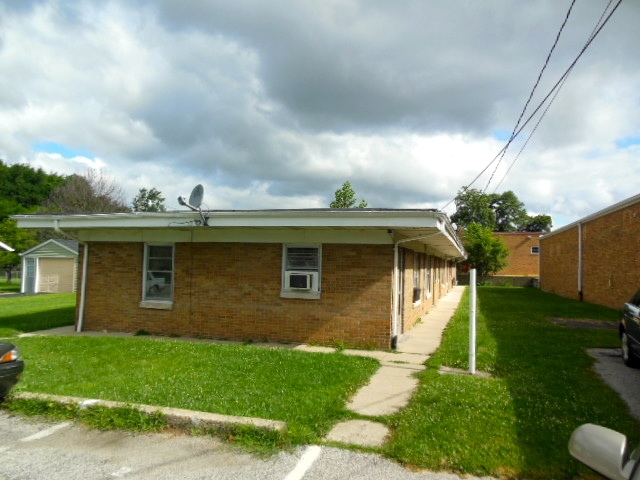 6 W 71st Pl in Merrillville, IN - Foto de edificio - Building Photo