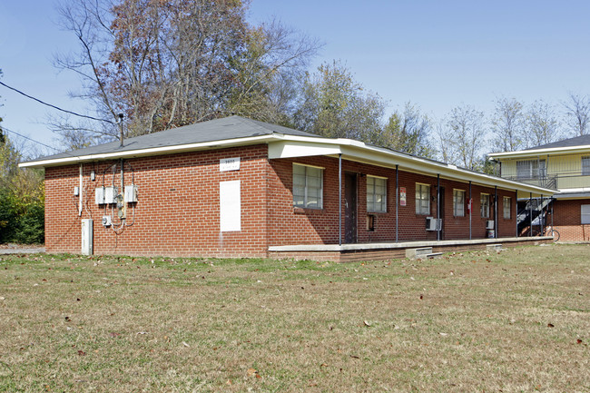 Brooks Efficiencies & Apartments in Huntsville, AL - Foto de edificio - Building Photo