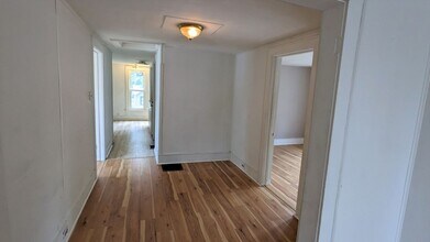 121 E Holbrook Ave in Muskegon, MI - Foto de edificio - Building Photo