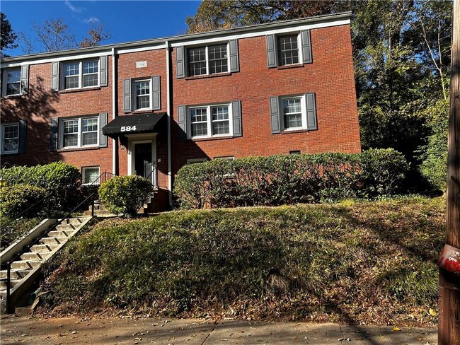 584 Goldsboro Rd NE in Atlanta, GA - Building Photo - Building Photo