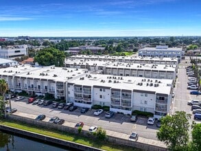 3805 Houma Blvd in Metairie, LA - Building Photo - Building Photo