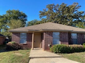 113 Apache Trail in Texarkana, TX - Building Photo