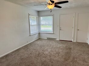 935 DeKalb Ave in Sycamore, IL - Building Photo - Building Photo