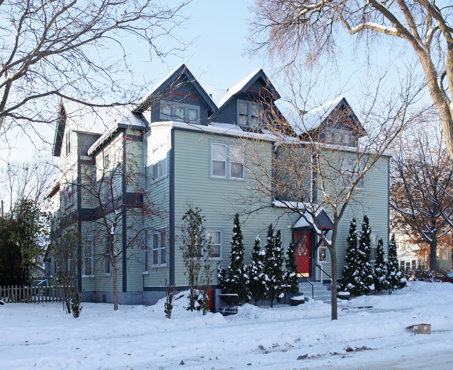 400 6th St SE in Minneapolis, MN - Foto de edificio