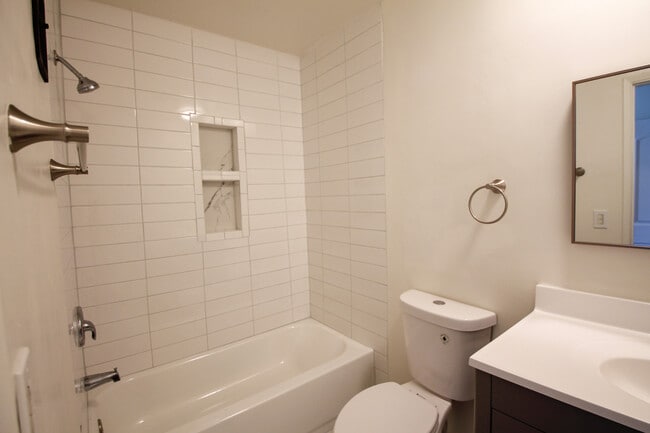 14306 Riverside Dr in Los Angeles, CA - Building Photo - Building Photo