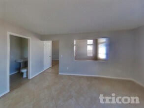 2188 Alisa Maria Way, Unit 369 in Las Vegas, NV - Building Photo - Building Photo