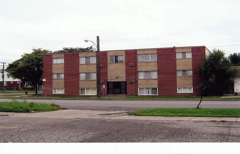 12901 E 7 Mile Rd in Detroit, MI - Building Photo