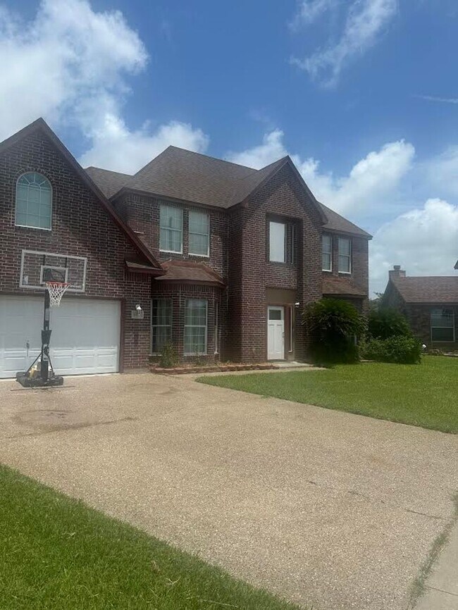 6901 Windy Cove Cir in Corpus Christi, TX - Building Photo - Building Photo