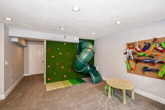 245 Jefferson Dr in Rexburg, ID - Building Photo - Building Photo