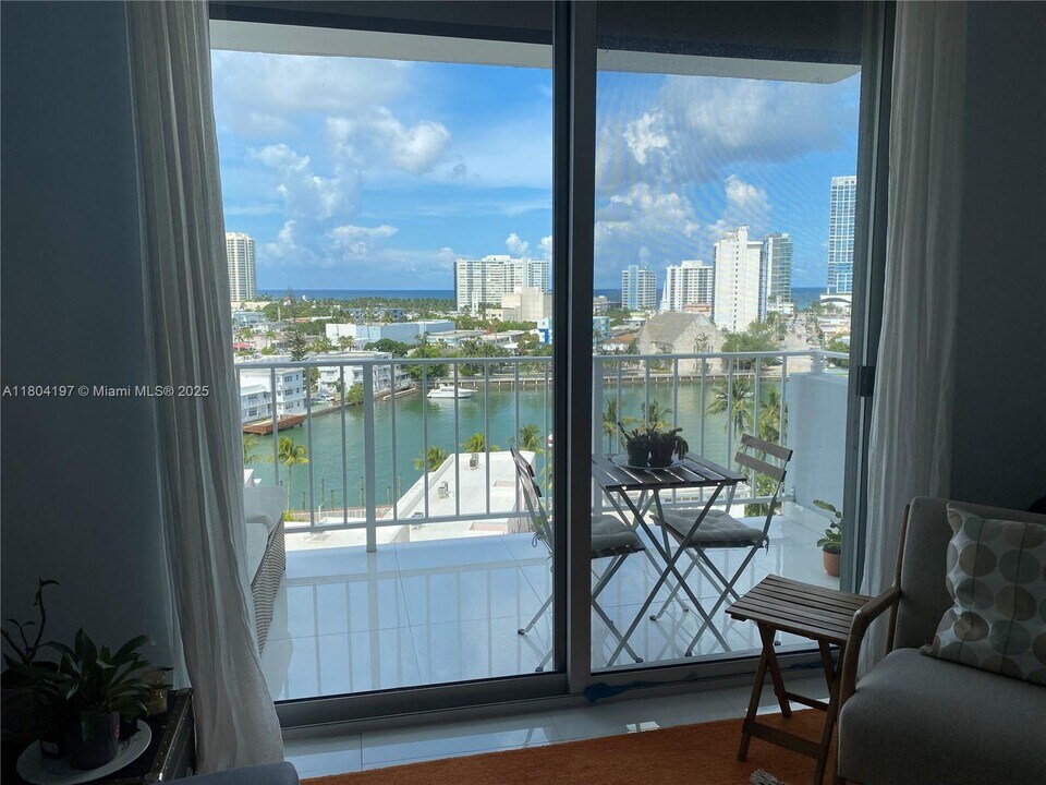 6900 Bay Dr in Miami, FL - Building Photo